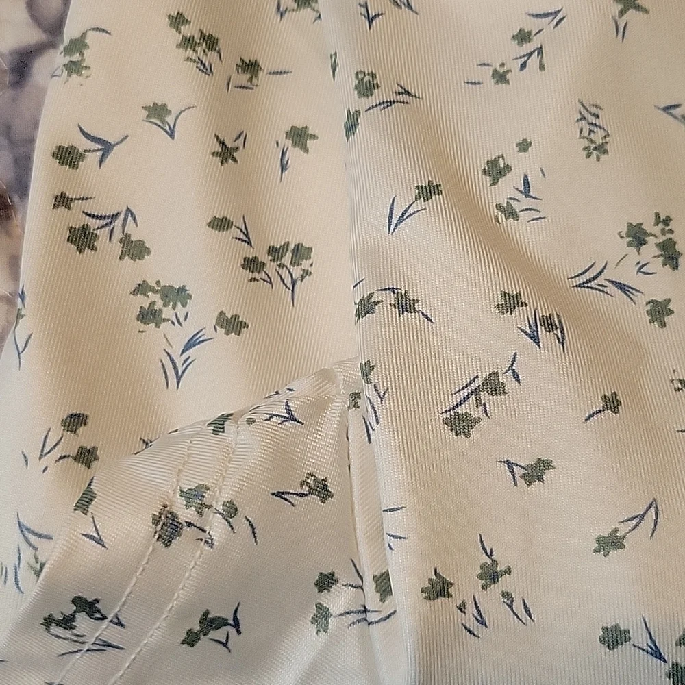 ROMWE Crop Floral Short Sleeve Top - Picture 7 of 7
